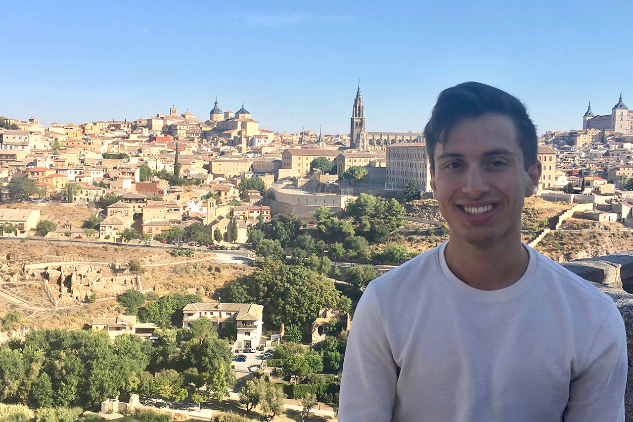 Senior Chris Dinon awarded Fulbright to Spain