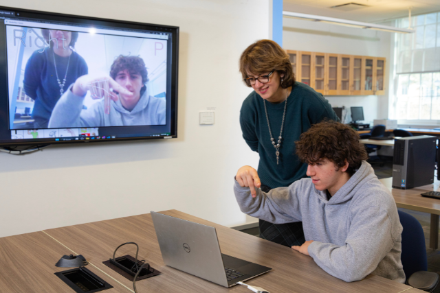 Computer science research team explores how machine learning can translate sign language